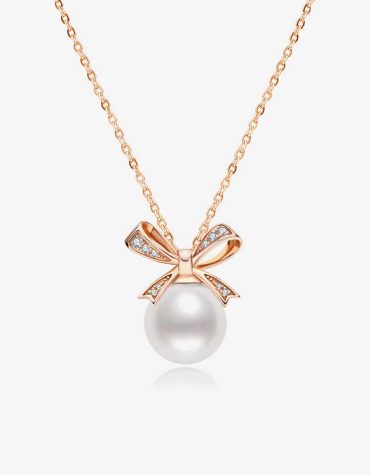 Round Shell Pearl Pendant Necklace